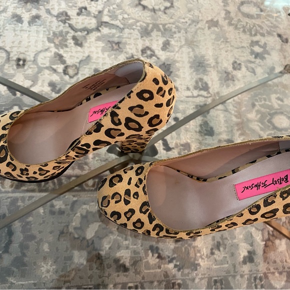 Beautiful Betsey Johnson platform Leopard Print High Heels-NEW w/box! Size 7 - Picture 3 of 6
